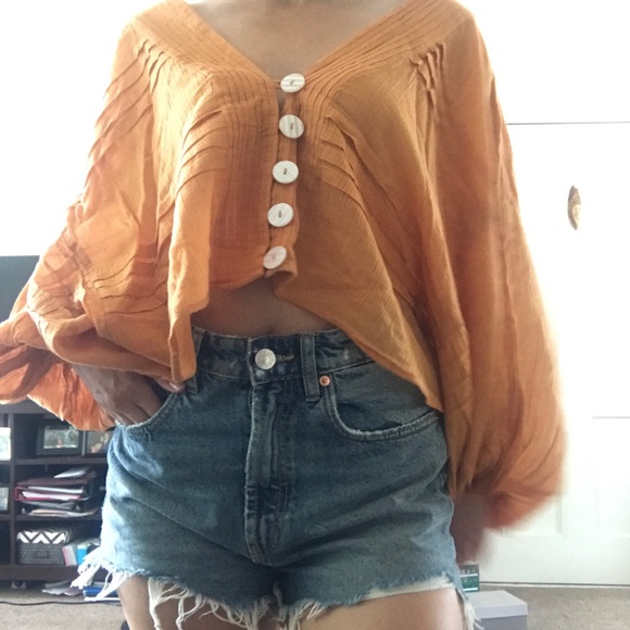 Batwing-sleeve blouse - Picture 3 of 3